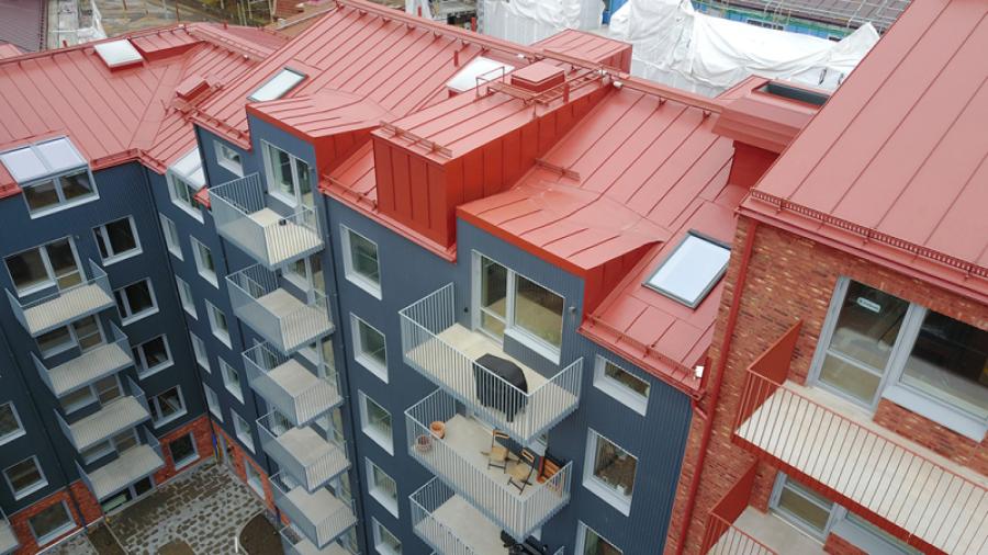 Isolerat och prefabricerat tak från Takelement med traditionell bandtäckning, 400 mm isolering och ett lågt U-värde på 0,0875 – en hållbar och energieffektiv lösning särskilt anpassad för vår förening.